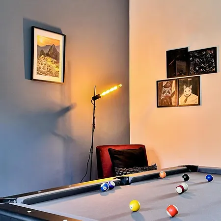 Cinematic With Pool Table & Cinema In The Heart Of 프라하
