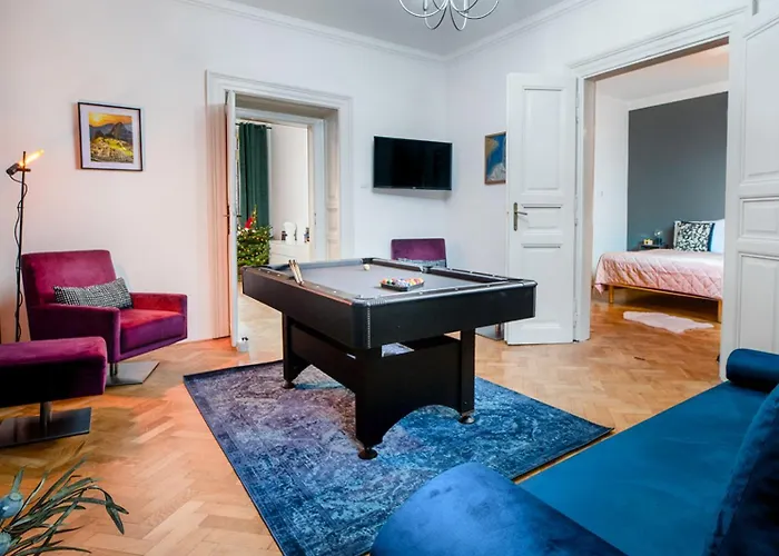 Διαμέρισμα Cinematic With Pool Table & Cinema In The Heart Of Πράγα